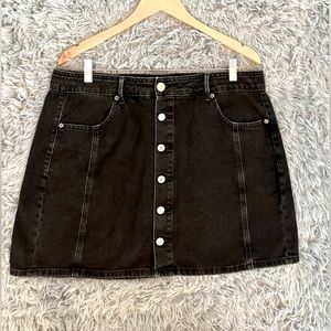 Black denim skirt with buttons